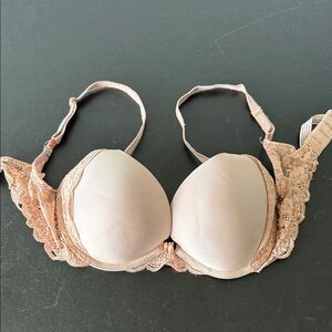 Dream Angels Push Up Bra 32D Elegant Lace Trimmed Bra in Tan